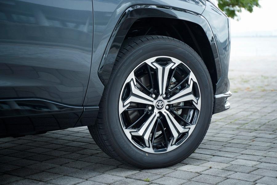 Колеса Toyota RAV4 PHV 2020 года  (JP) (фото 16 из 19)